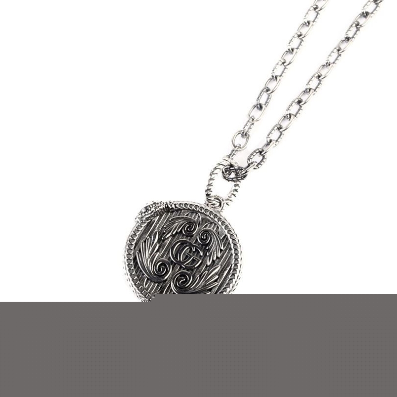 G*u*i necklaces